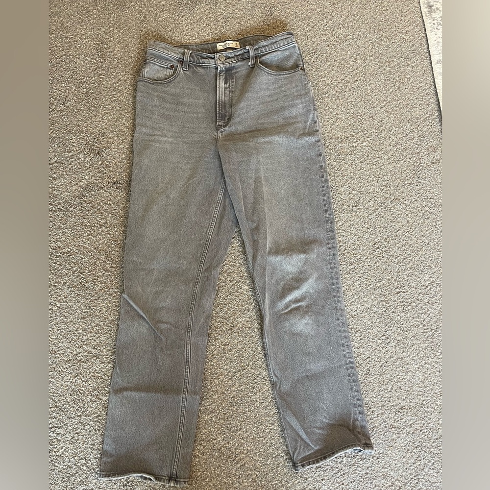 Abercrombie The 90’s High Rise Jean Grey wash